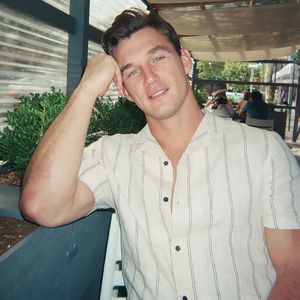 Neue Flamme? Tyler Cameron knutscht mit Hochzeitsdate rum