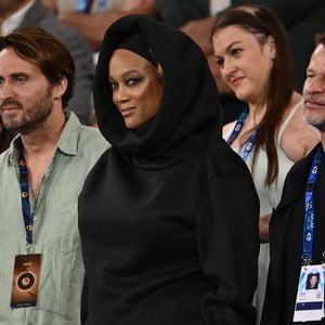 Ist das noch Fashion? Tyra Banks verhüllt bei Tennismatch