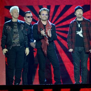 U2 will mit neuer Musik auf die Bühne zurückkehren