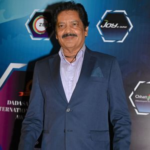 Fan geküsst: Bollywood-Sänger Udit Narayan sorgt für Skandal