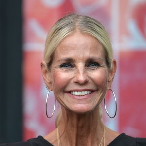 Toyboy-Suche? Ulrika Jonsson (54) matcht mit 18-Jährigem!