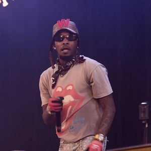 Musiker Offset rockt Bühne im Rollstuhl nach der Schießerei