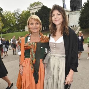 "Anderes Verhältnis": Uschi Glas schwärmt von Tochter Julia