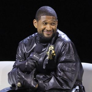 Super Bowl 2011: Usher erinnert an seinen Beinahe-Unfall!