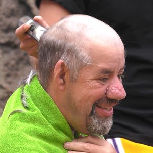 Glatzen-Finale: Auch Promi-BB-Uwe lässt sich Kopf rasieren