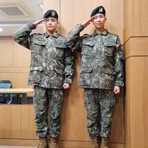 Wie läuft es? BTS geben ihren Fans ein Wehrdienst-Update!