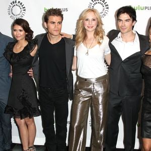 Einer fehlt: "Vampire Diaries"-Stars teilen Reunion-Clip!