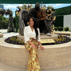 Vanessa Bryant besucht neue Statue von Kobe und Gigi Bryant