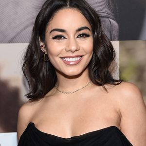 "Schreibt mir": Vanessa Hudgens stellt ihre Nummer ins Netz