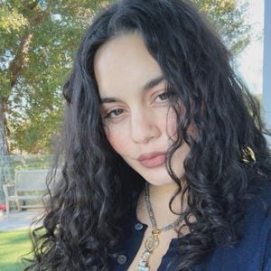 Vanessa Hudgens froh: Jeans passen nach Babyglück wieder