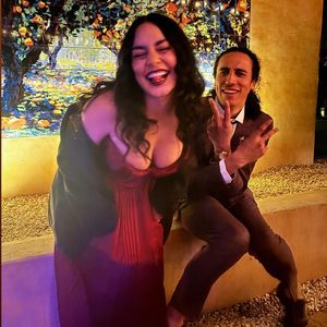 Vanessa Hudgens teilt seltenes Pärchenfoto mit Ehemann Cole