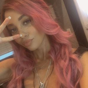 Schwangere Vanessa Morgan wieder zurück am "Riverdale"-Set