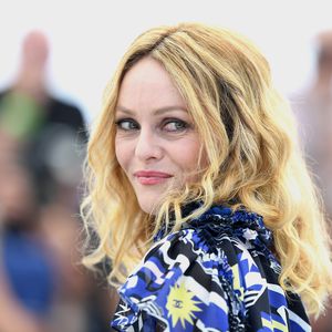 Erschreckend: Soll das etwa Vanessa Paradis sein?