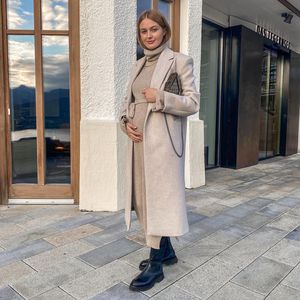 Riskant? Vanessa Tamkan fährt hochschwanger stundenlang Zug