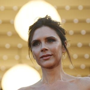 Zehen raus! Victoria Beckham trägt im Winter offene Stiefel