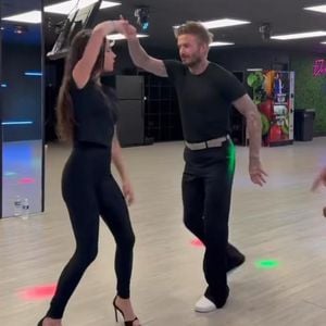 "Kämpfst du?": Victoria Beckham neckt David beim tanzen