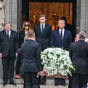 Donald Trump unterstützt Melania bei Beerdigung ihrer Mutter