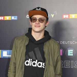 Blutiger Stunt: GZSZ-Vince mit Messer in der Hand