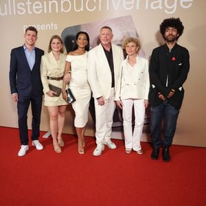 Boris Becker feiert Buchpremiere mit der ganzen Familie