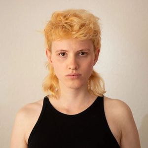 Nach überraschendem GNTM-Exit: Viola zieht Mega-Job an Land!