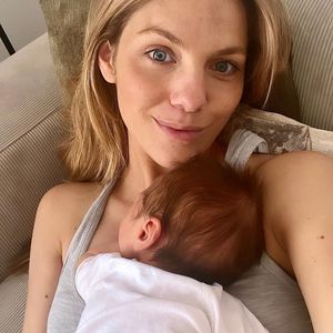 Viel kuscheln: Viviane Geppert teilt erstes Foto mit Baby!
