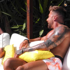 Traumpaar-Zerstörung? "Love Island"-Mischa flirtet fremd!