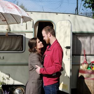 "Unter uns"-Hochzeit von Vivi und Tobias: Sharon freut sich