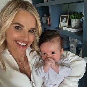 Vogue Williams trägt süßen Partnerlook mit Söhnchen Otto