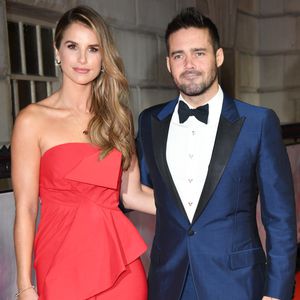 Vogue Williams und ihr Spencer verraten das Babygeschlecht!