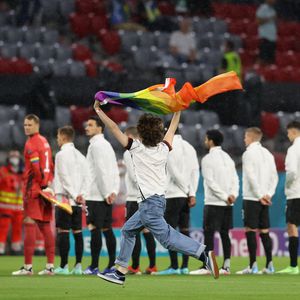 Welche Strafe droht eigentlich den Flitzern der Fußball-EM?