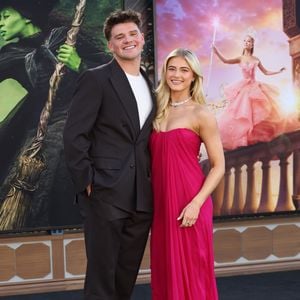 Rylee Arnold und ihr Walker feiern ersten Auftritt als Paar