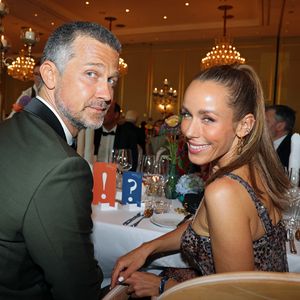 Annemarie und Wayne Carpendale parodieren Macron-Klatscher
