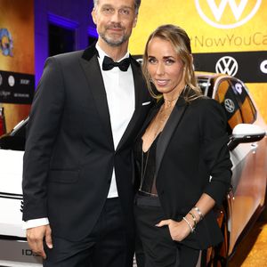 2. Bauch-Duell: Annemarie Carpendale holt ihren Wayne ein!