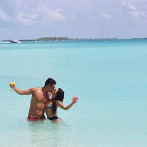 So paradiesisch! Sarah Hyland flittert auf den Malediven