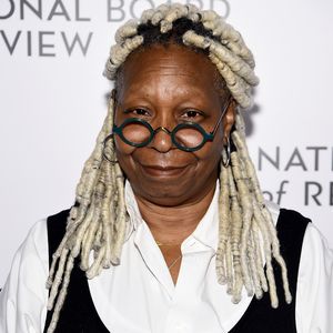 Seit Kindheit: Darum hat Whoopi Goldberg keine Augenbrauen
