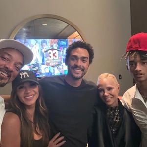 Will Smith strahlt auf Foto mit Jada, Ex-Frau und Söhnen