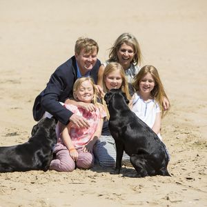 König Willem-Alexander & Maxima: Mit ihren Töchtern am Meer