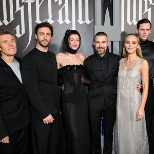 "Nosferatu"-Premiere entlockt den Stars ihre Gothic-Seite