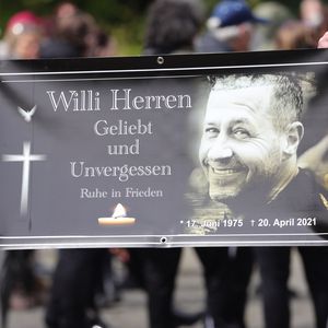 Rührender Abschied in Köln: So lief Willi Herrens Beerdigung