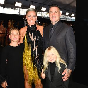 Partnerlooks? So kommt Pink mit ihrer Familie zu den AMAs
