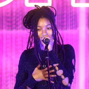 Willow Smith: Zahnspangen-Show in der Frontrow