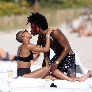 Willow Smith knutscht wild mit ihrem neuen Freund am Strand
