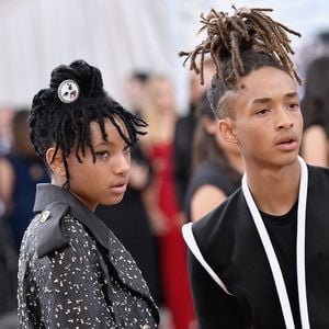 Total erwachsen! Willow & Jaden Smiths düsteres Rasta-Cover