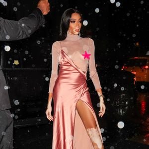 Verrutschter Träger: Busenblitzer bei Model Winnie Harlow!