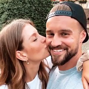 Dicker Schmatzer: Bachelor-Wio knutscht Alex Hindersmann ab