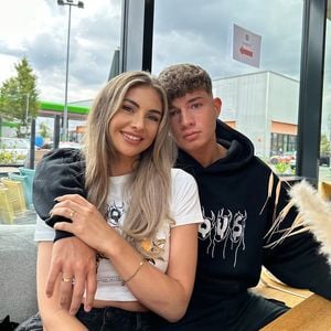 Schon verlobt? Yasmin Vogt und Garry tragen gleiche Ringe!
