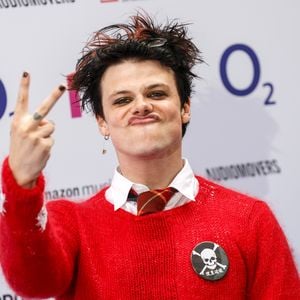 Yungblud feiert nackt: Jacht-Party in Australien eskaliert