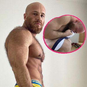 Wieso? Yuri Tolochko schnüffelt an getragener Unterhose