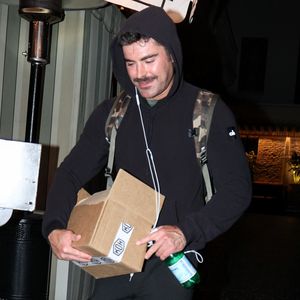 Ungewöhnlicher Look: Zac Efron trägt jetzt einen Schnurrbart
