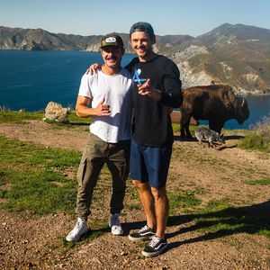 Geburtstag des Bruders: Zac Efron teilt seltene Family-Pics